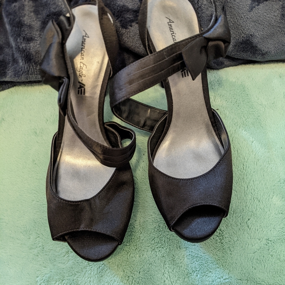 American eagle black heels with bow